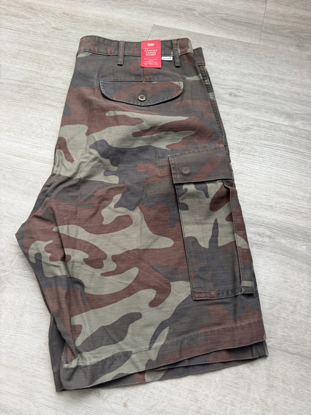 NWT Levi’s Men’s Camo Cargo Shorts - Brown & Olive Size 38
